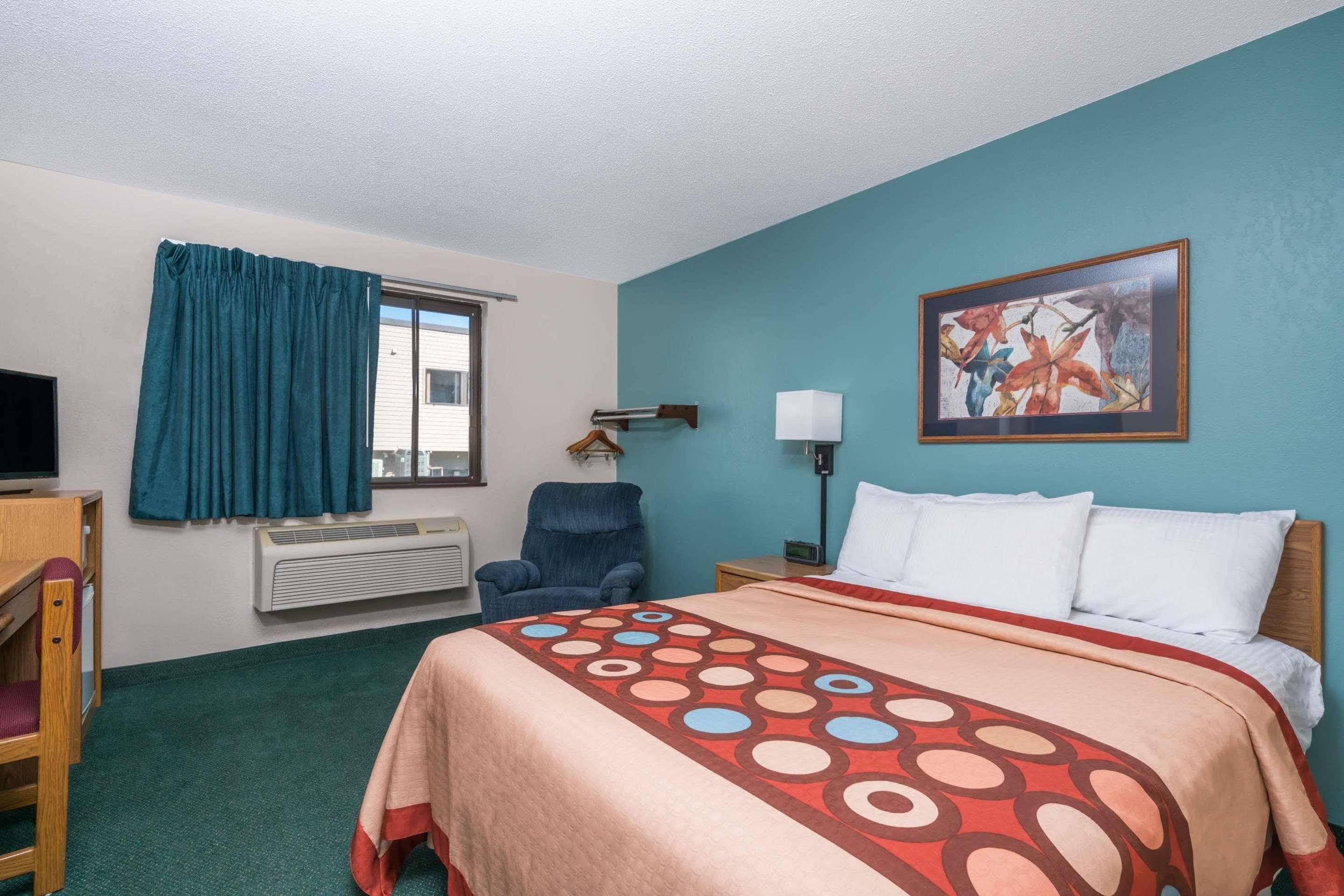 Super 8 By Wyndham Baxter/Brainerd Area Hotell Exteriör bild