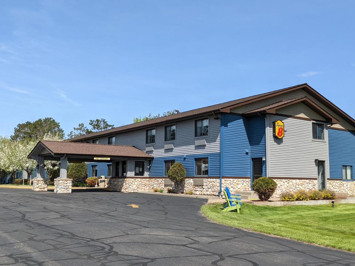 Super 8 By Wyndham Baxter/Brainerd Area Hotell Exteriör bild