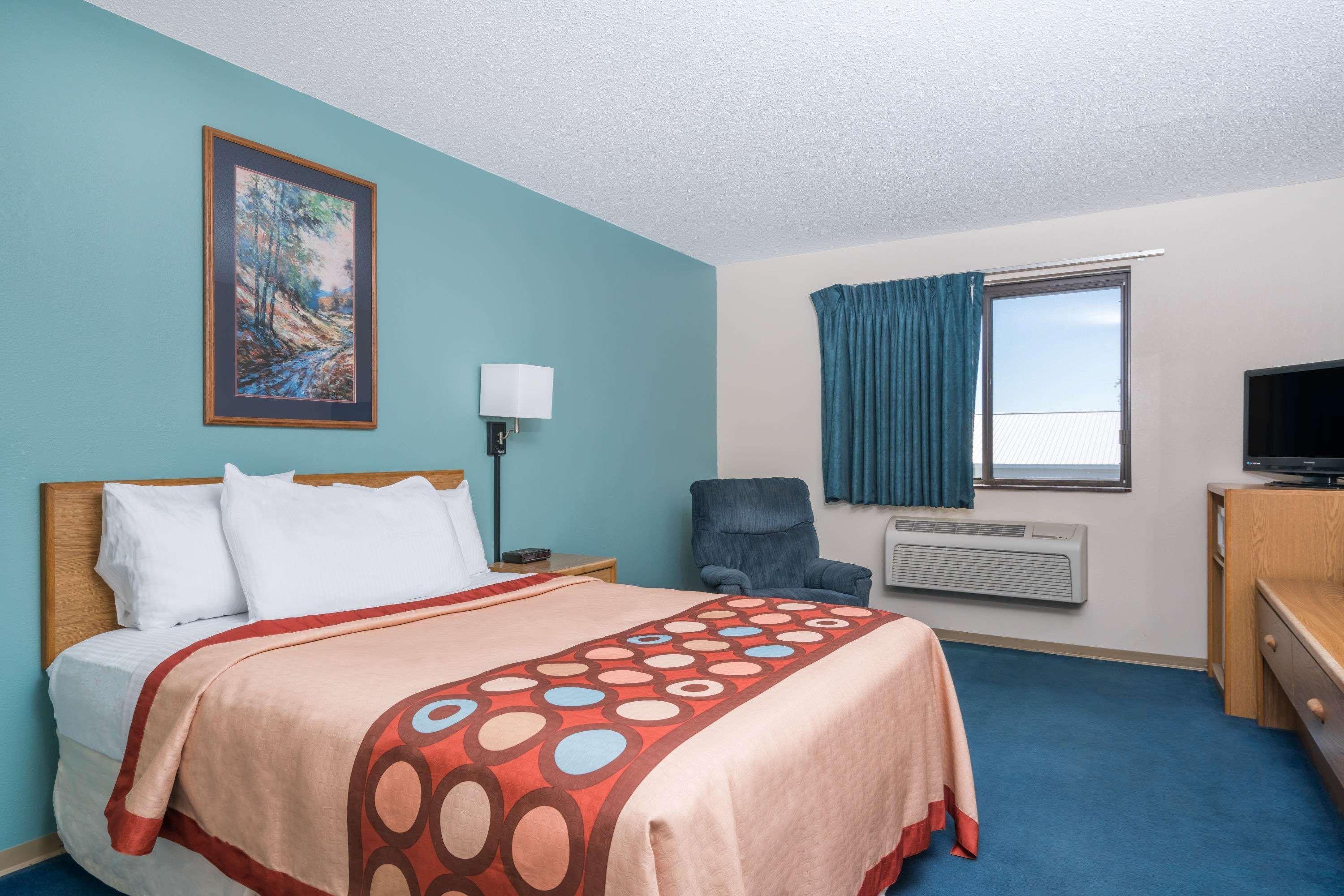 Super 8 By Wyndham Baxter/Brainerd Area Hotell Exteriör bild