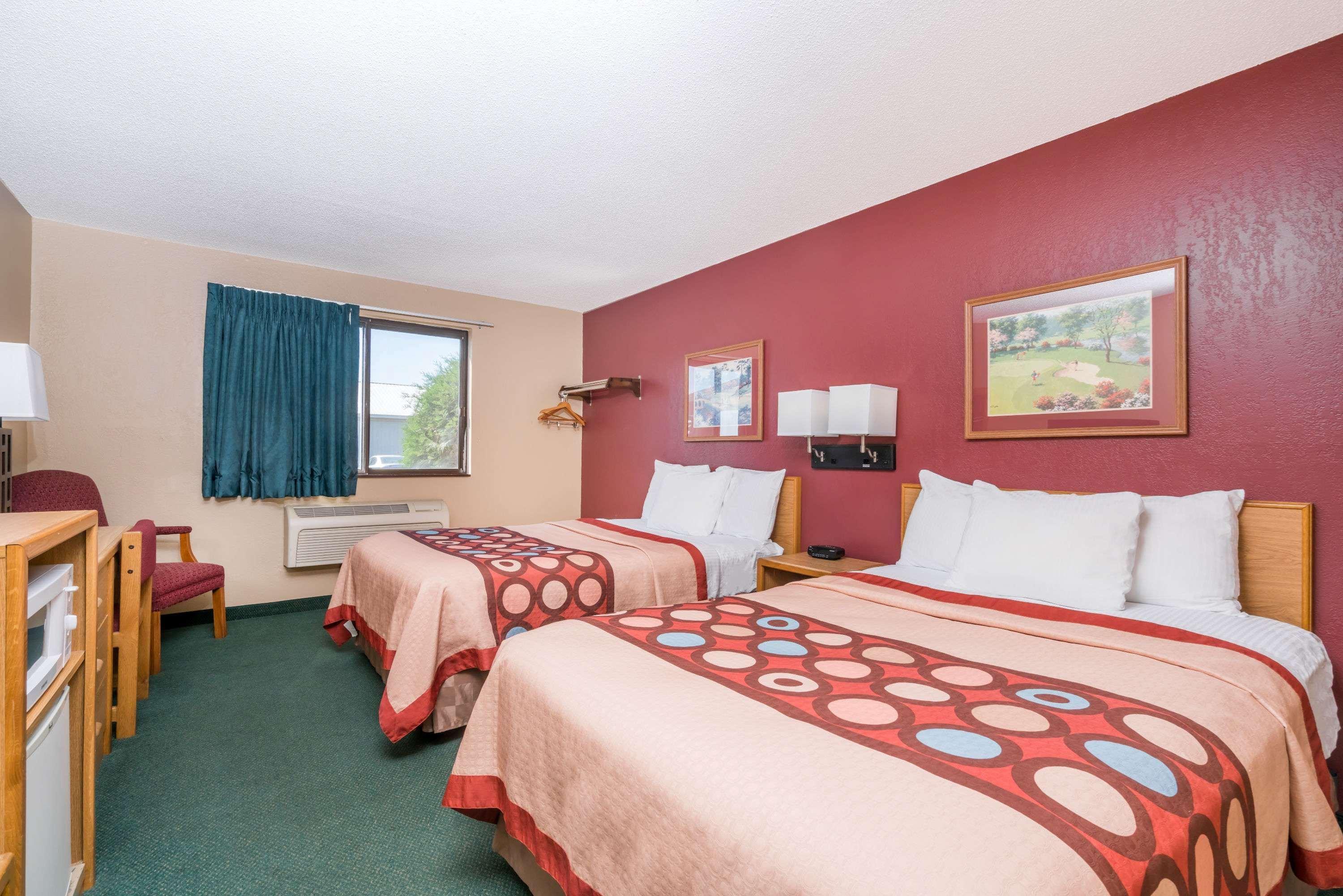 Super 8 By Wyndham Baxter/Brainerd Area Hotell Exteriör bild