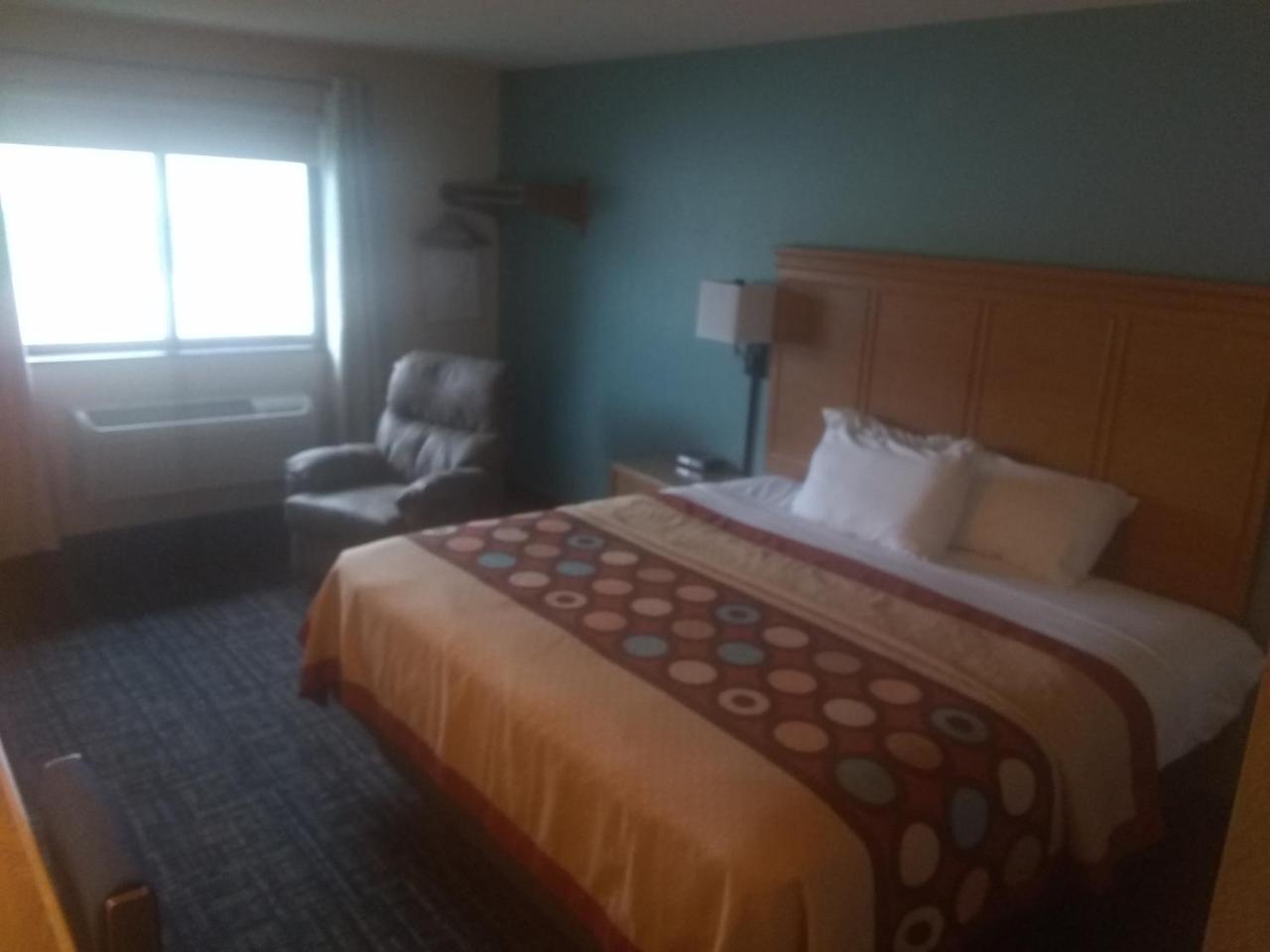 Super 8 By Wyndham Baxter/Brainerd Area Hotell Exteriör bild